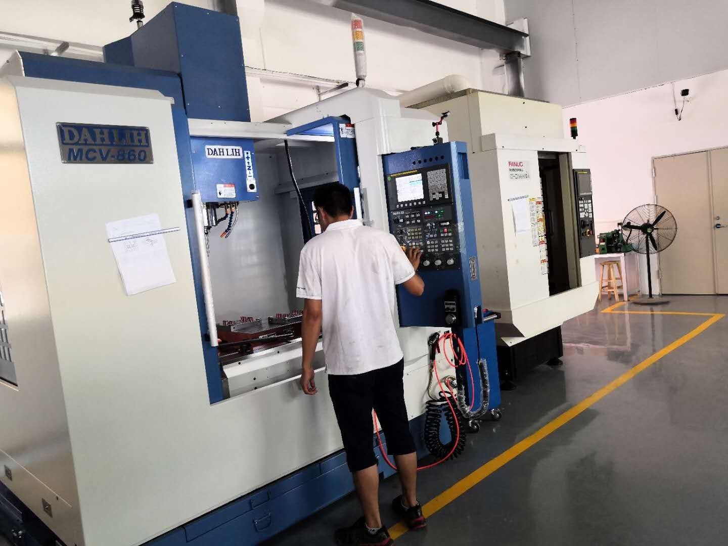 優(yōu)泰制造模具車(chē)間CNC
